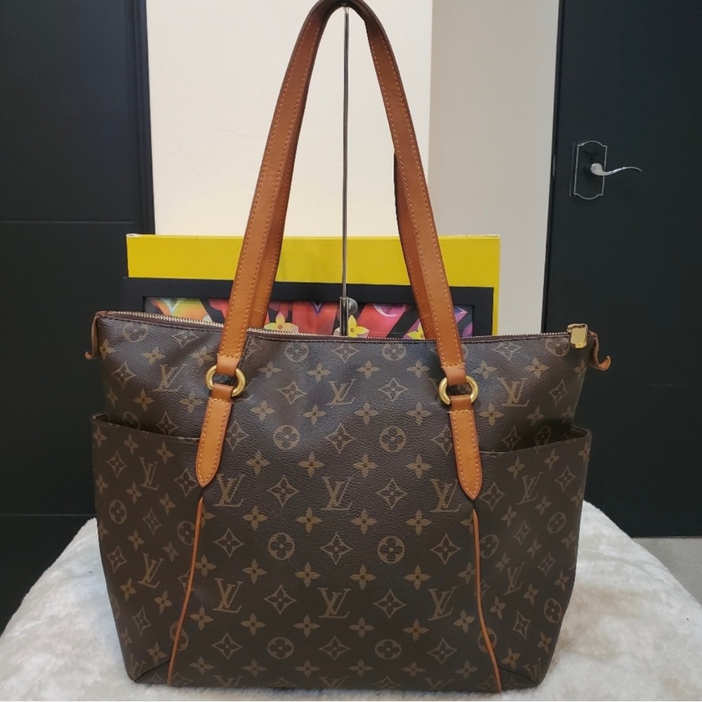 Authentic Louis Vuitton Monogram Totally MM